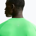 Férfi futó póló Nike Stride green spark 5