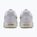 Férfi kosárlabda cipő Nike LeBron Witness X white/white/photon dust/metallic gold 3