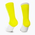 ASSOS GT C2 sárga és fehér kerékpáros zokni P13.60.700.3F.0 2