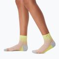 Zokni ASICS Performance Run Quarter neutral pink/huddle yellow 5