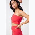 Girlfriend Collective Bianca One Shoulder cseresznye edzőmelltartó 5