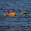 BuddySwim száraz táska zászlóval 28 l narancssárga bója 4