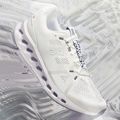 Férfi futócipő On Cloudsurfer white/frost 8