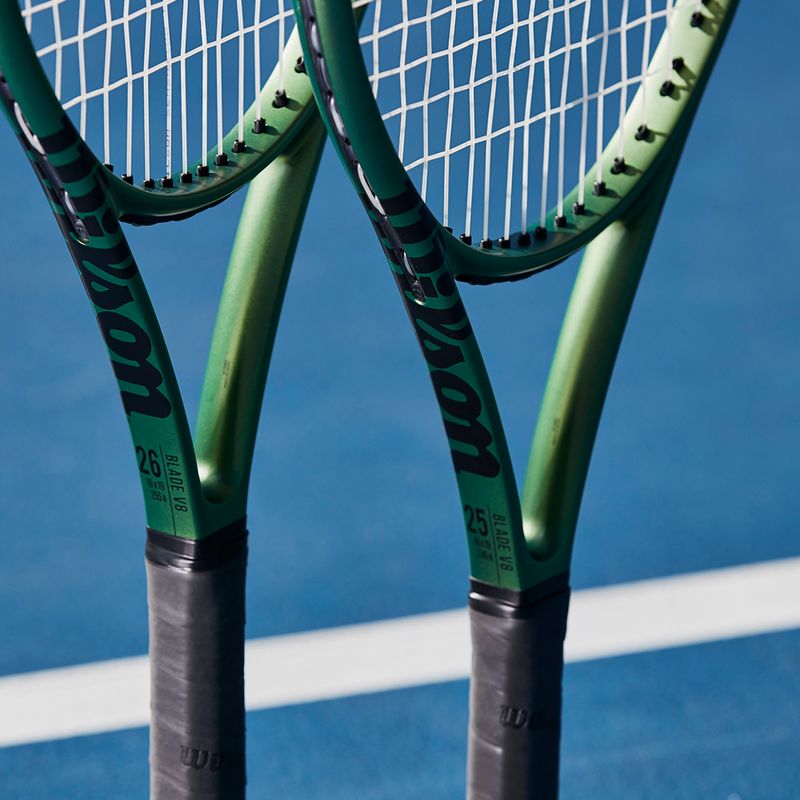 Wilson Blade 26 V8.0 gyermek teniszütő fekete-zöld WR079210U 9