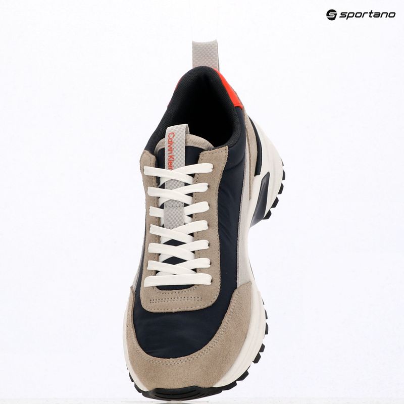 Férfi cipők Calvin Klein YM0YM01459 Hike Runner Casual desert taupe/navy/tomato cherry 9