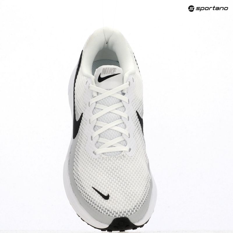Női futócipő Nike Revolution 8 Extra Wide white/pure platinum/black 19