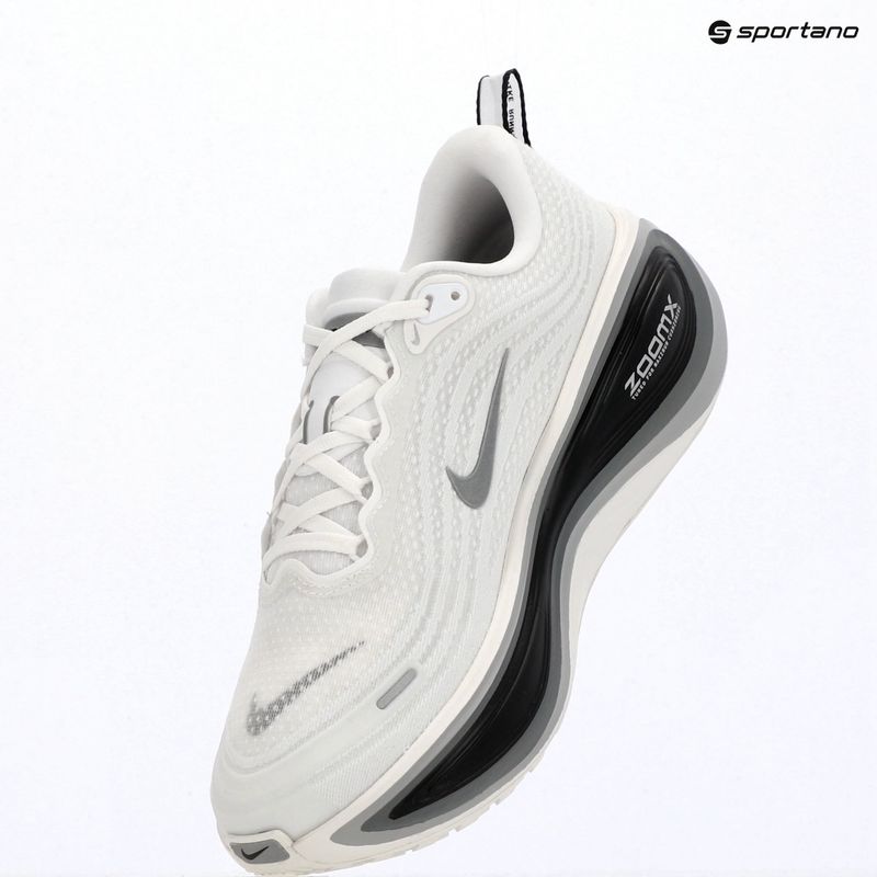 Férfi futócipő Nike Vomero Plus white/black/cool grey/metallic silver 13