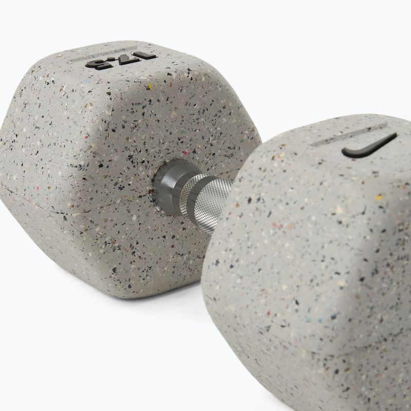 Gumírozott kézisúlyzó Nike Strength Grind Hex Dumbbell 17,5 kg wolf grey 4