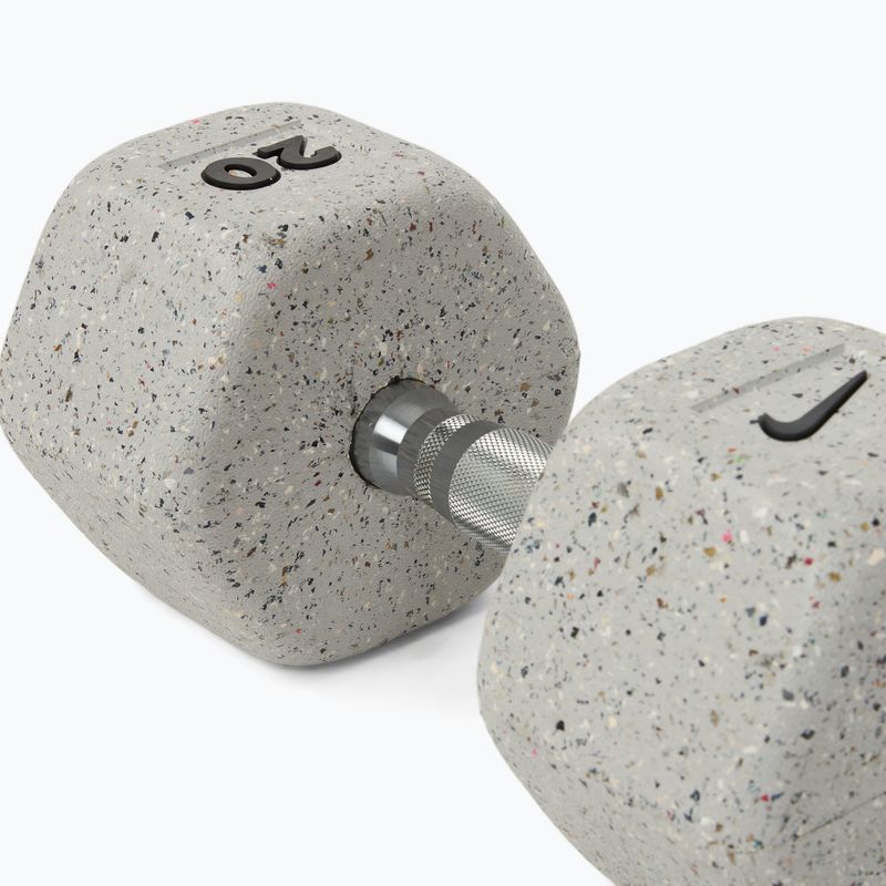 Gumírozott kézisúlyzó Nike Strength Grind Hex Dumbbell 20 kg wolf grey 4
