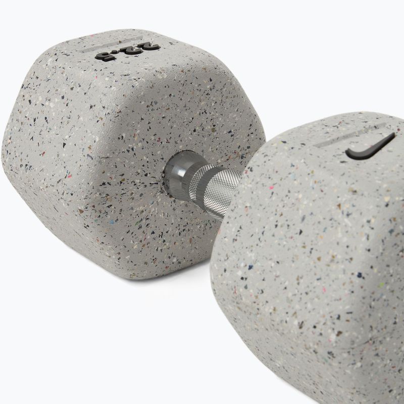 Gumírozott kézisúlyzó Nike Strength Grind Hex Dumbbell 22,5 kg wolf grey 4
