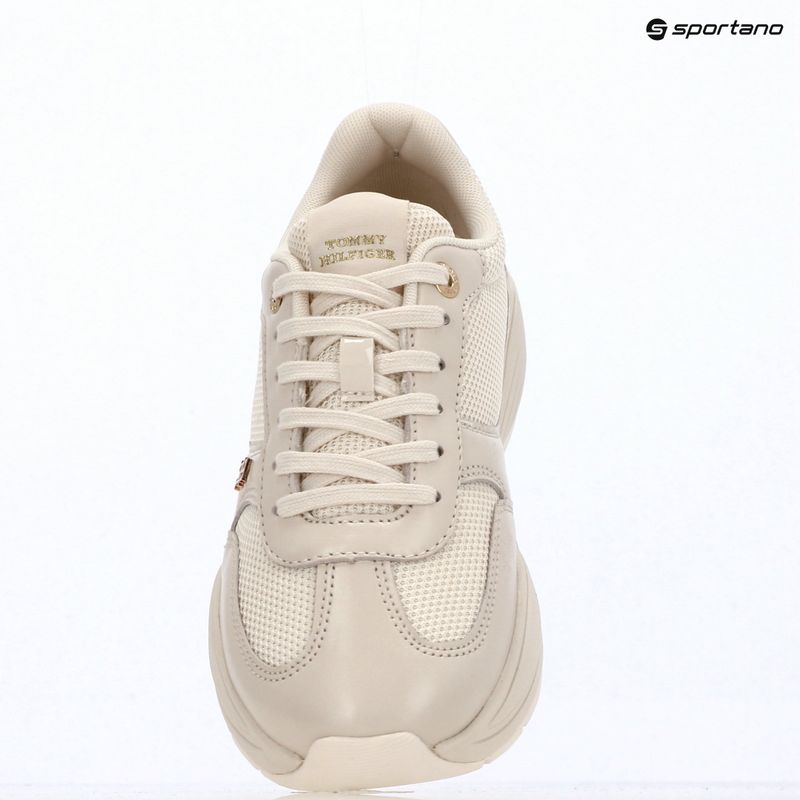 Női cipők Tommy Hilfiger ModernRunner Shiny Leather soft cream 9