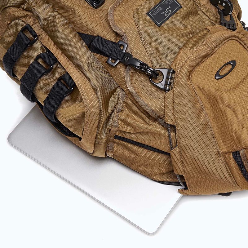 Oakley Kitchen Sink 34 l teljes coyote túra hátizsák 4