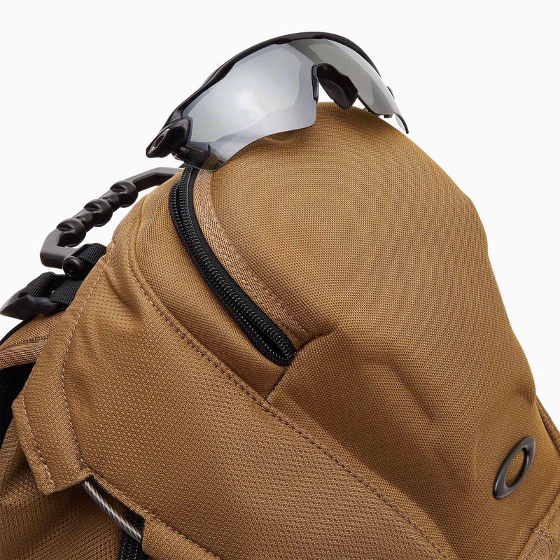 Oakley Kitchen Sink 34 l teljes coyote túra hátizsák 6