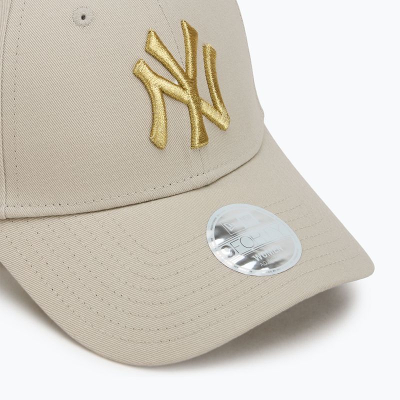 Női New Era Metallic Logo 9Forty New York Yankees baseball sapka világos bézs színben. 3