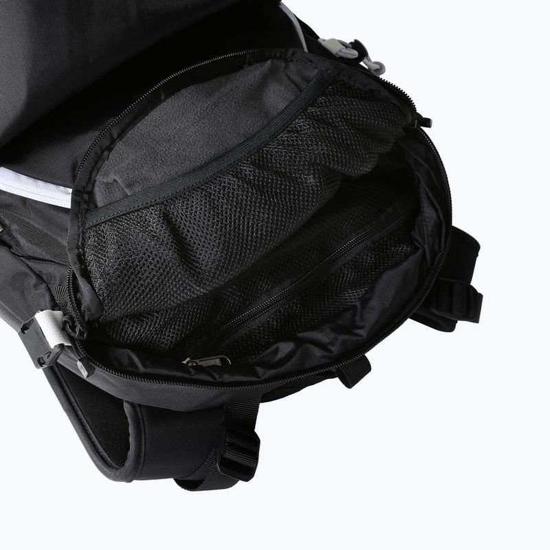 The North Face Snomad 34 l fekete/fehér snowboard hátizsák 5