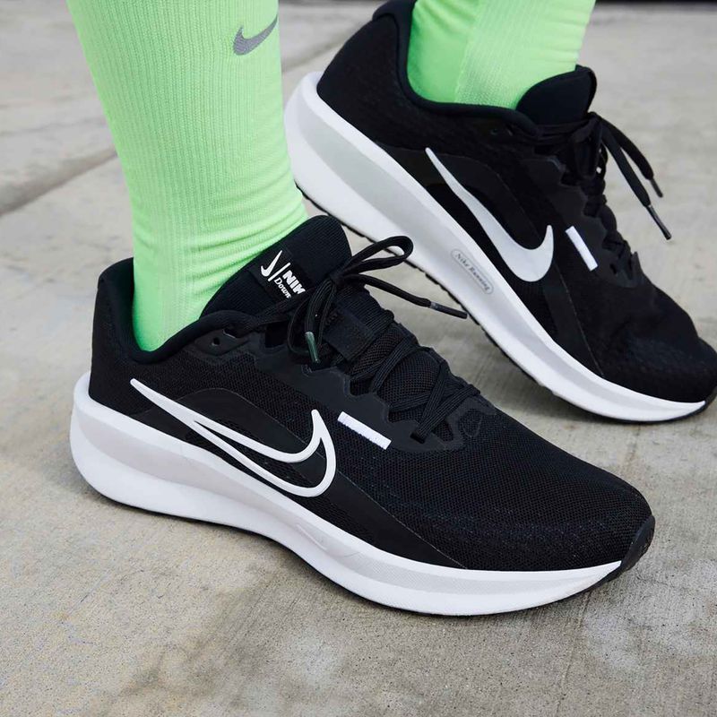 Nike Downshifter 13 női futócipő csillagászat fekete / fehér / sötét füstszürke 15