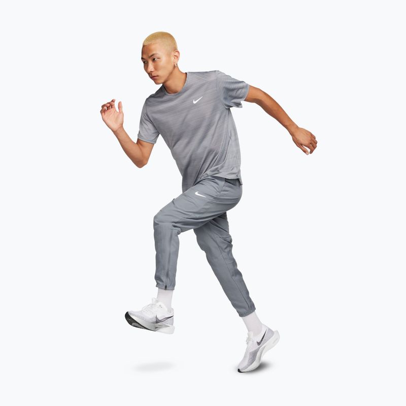 Férfi nadrág Nike Dri-Fit Challenger Woven smoke grey/black 2