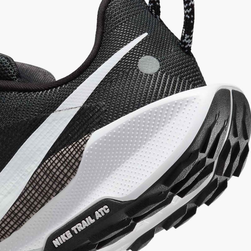 Nike Pegasus Trail 5 női futócipő fekete / fehér / antracit / farkas szürke 10