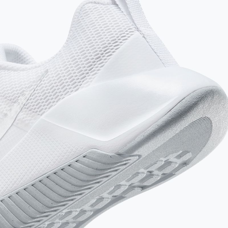 Női edzőcipő Nike MC Trainer 3 white/photon dust/metallic platinum 8