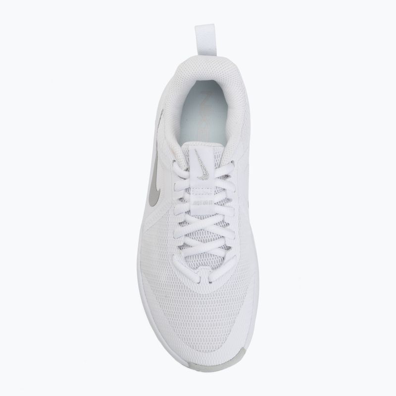 Női edzőcipő Nike MC Trainer 3 white/photon dust/metallic platinum 5