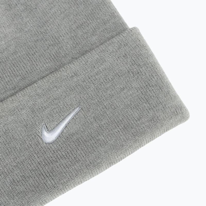 Téli sapka Nike Peak Swoosh Beanie dark grey heather/white 3