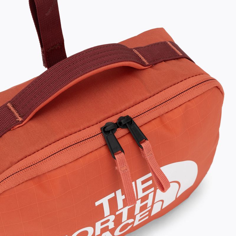 Kozmetikai táska The North Face Base Camp Voyager Dopp Kit mars dust/sumac 5