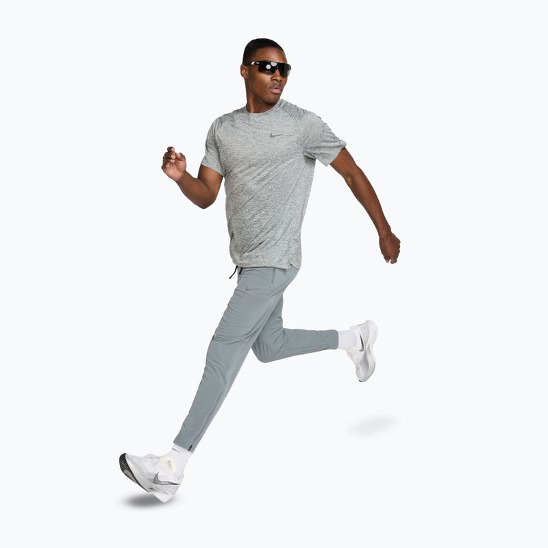 Férfi futónadrág Nike Stride Dri-Fit Woven smoke grey 2