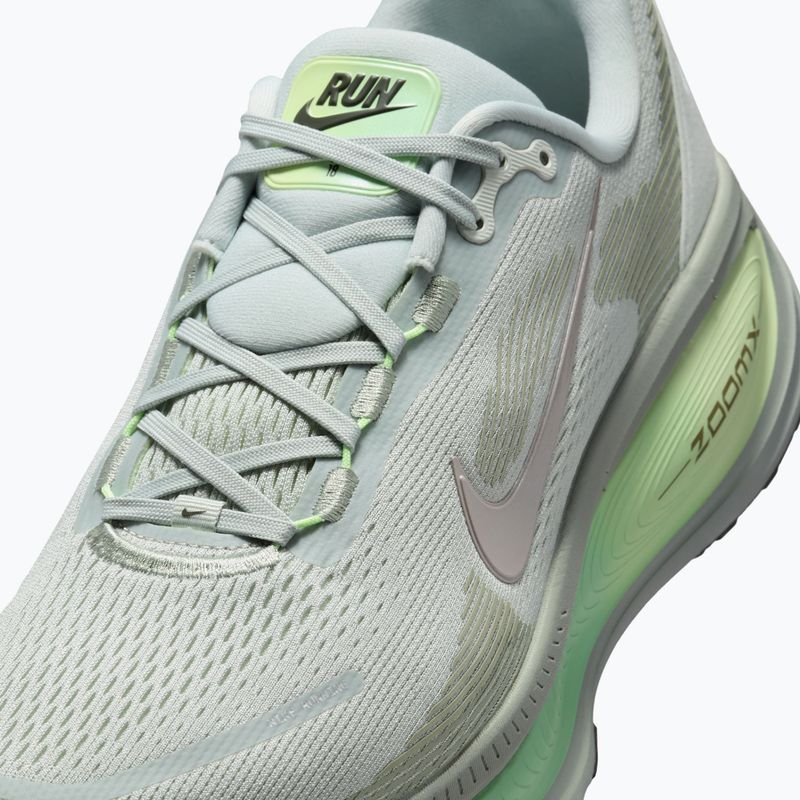 Férfi futócipő Nike Vomero 18 light silver/barely volt/college grey 3