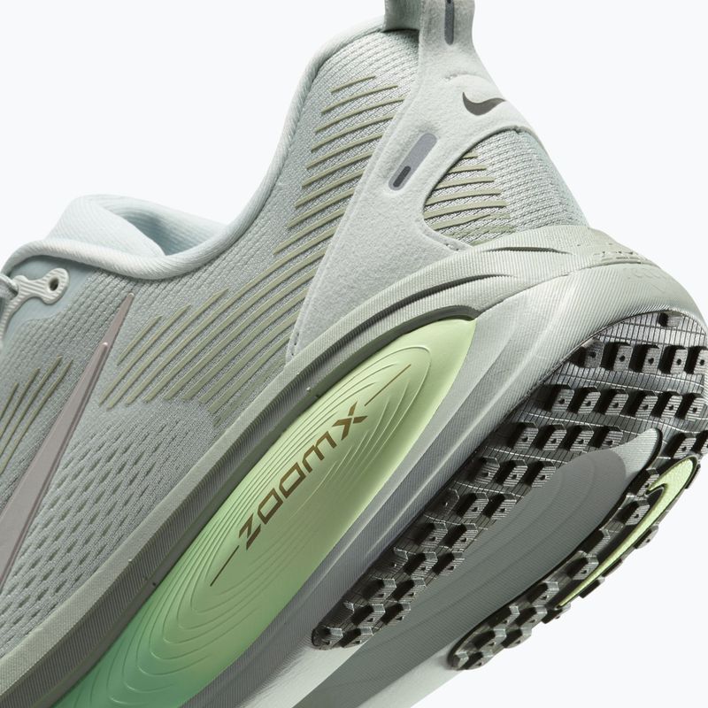 Férfi futócipő Nike Vomero 18 light silver/barely volt/college grey 4