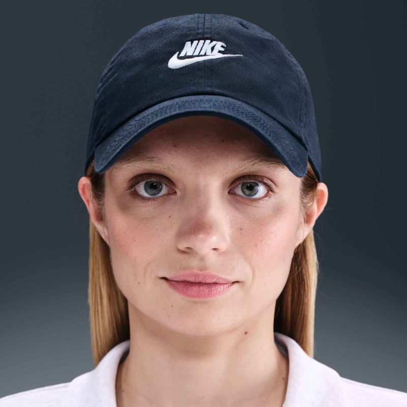 Nike Club Unstructured Futura Wash obszidián/fehér baseball sapka 3