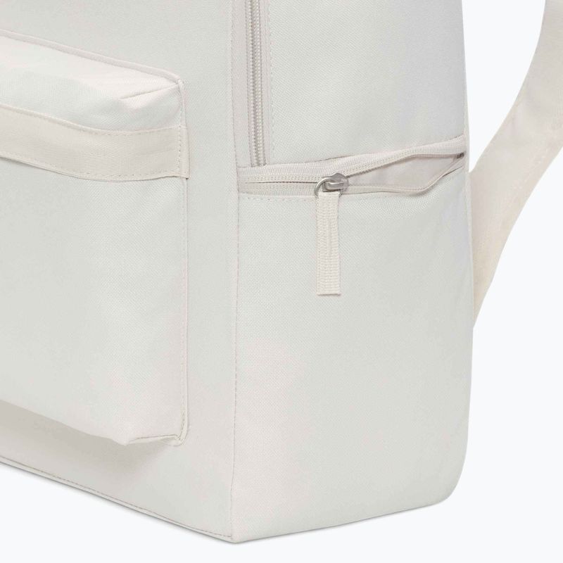 Nike Heritage 25 l light orewood brn/summit white hátizsák 5