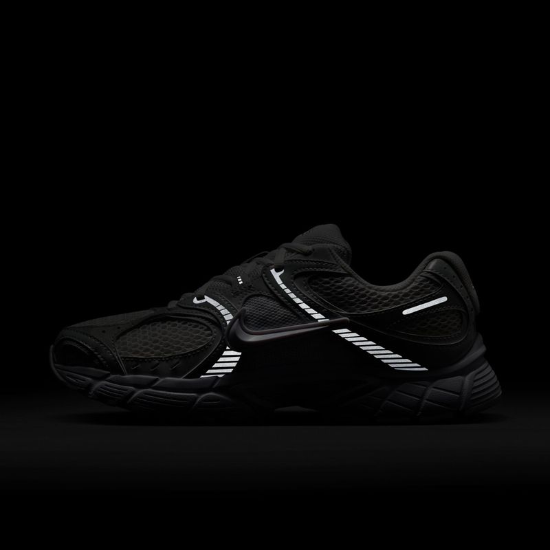 Női cipők Nike V5 RNR white/black/metallic silver/white 9