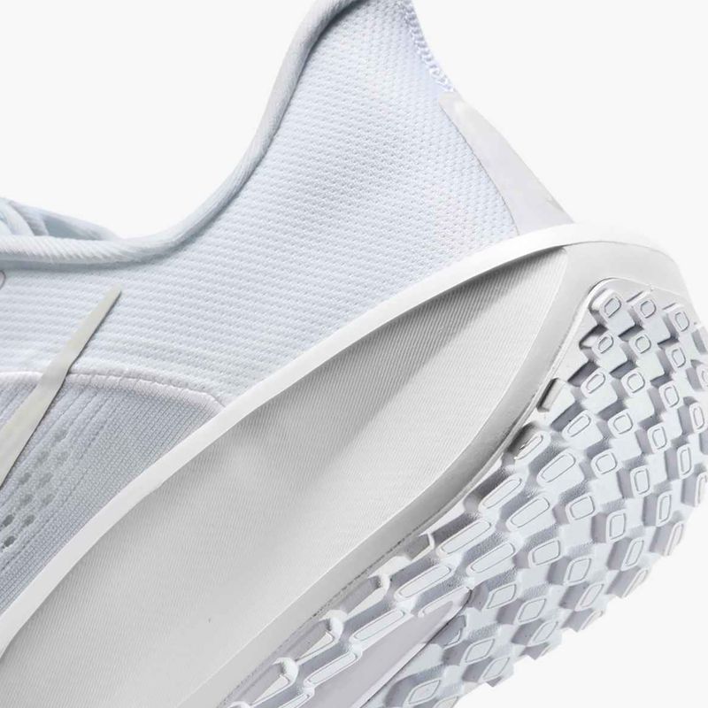 Nike Quest 6 férfi futócipő fehér / platina árnyalat / fehér 9