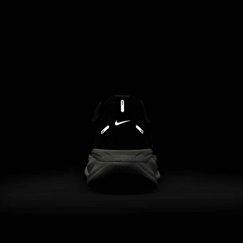 Női futócipő Nike Vomero 18 black/coconut milk/summit white 9