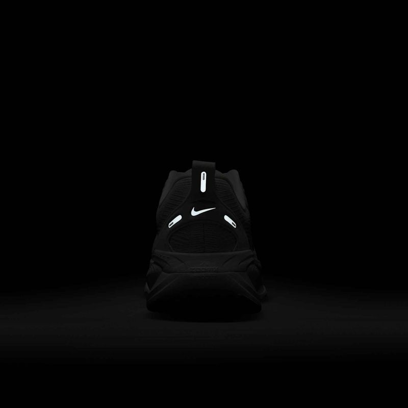 Női futócipő Nike Vomero 18 white/photon dust/metallic silver 10