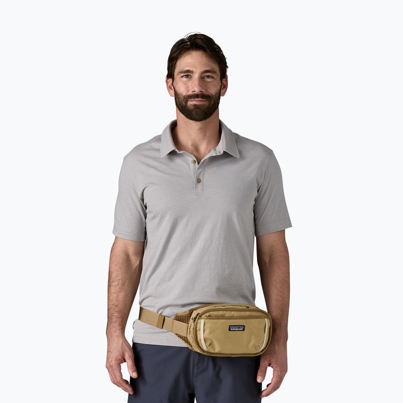 Patagonia Fieldsmith Hip Pack 5 l classic tan vesetáska 3