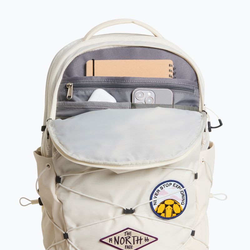 Városi hátizsák The North Face Borealis Patch 21 l white dune/patch 5
