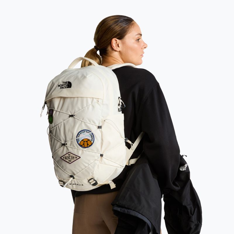 Városi hátizsák The North Face Borealis Patch 21 l white dune/patch 6