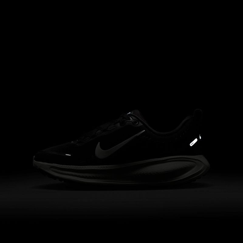 Gyerek futócipő Nike Vomero 18 black/coconut milk/iron ore/summit white 9