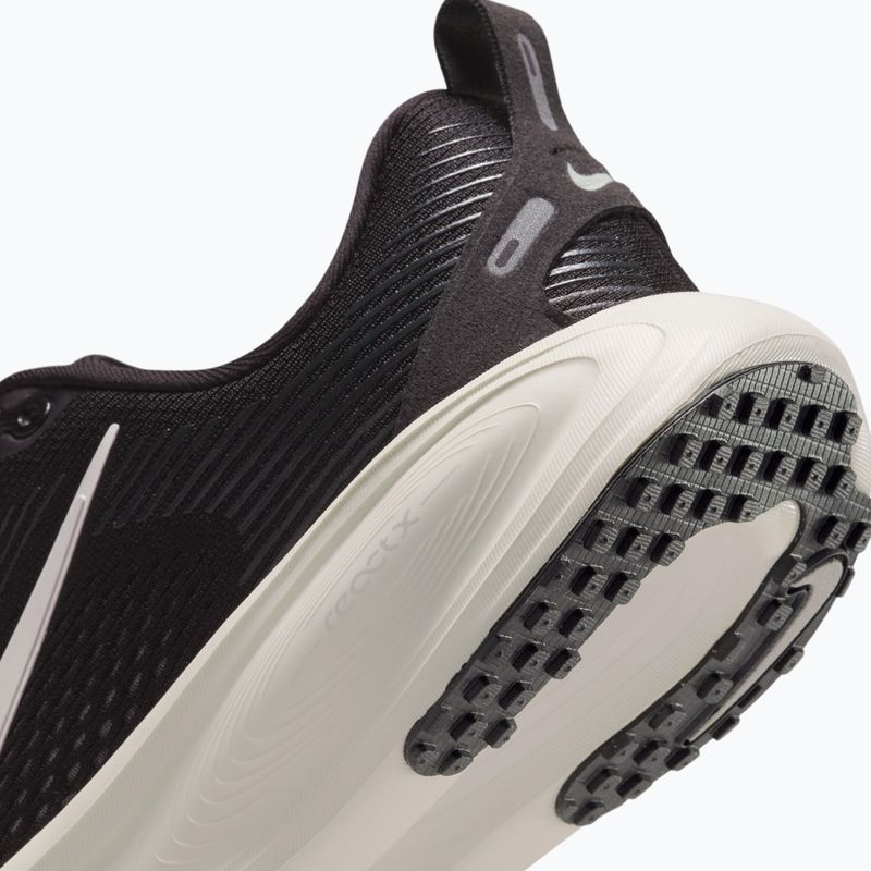Gyerek futócipő Nike Vomero 18 black/coconut milk/iron ore/summit white 12