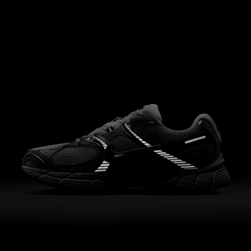 Férfi cipők Nike V5 RNR white/vast grey/college grey/black 5