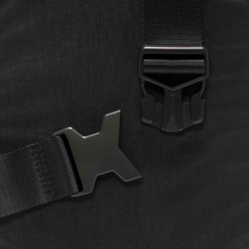 Nike Aura 5 l fekete/fekete/pisztolymetál tasak 5