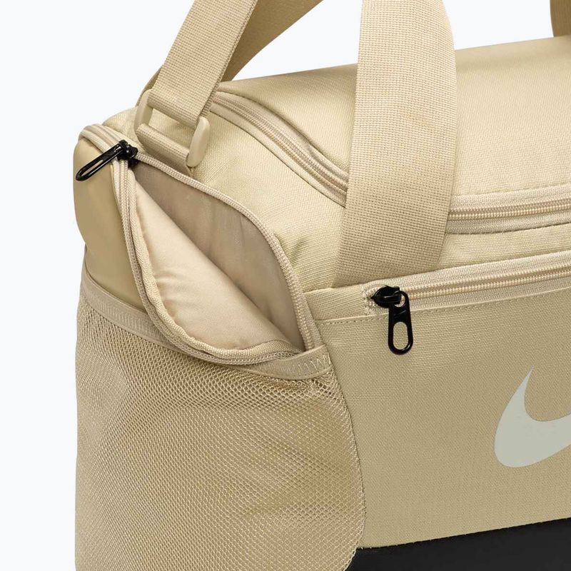 Nike Brasilia 9.5 Duffle 25 l sivatagi khaki/fekete/vitorlás tornazsák 7