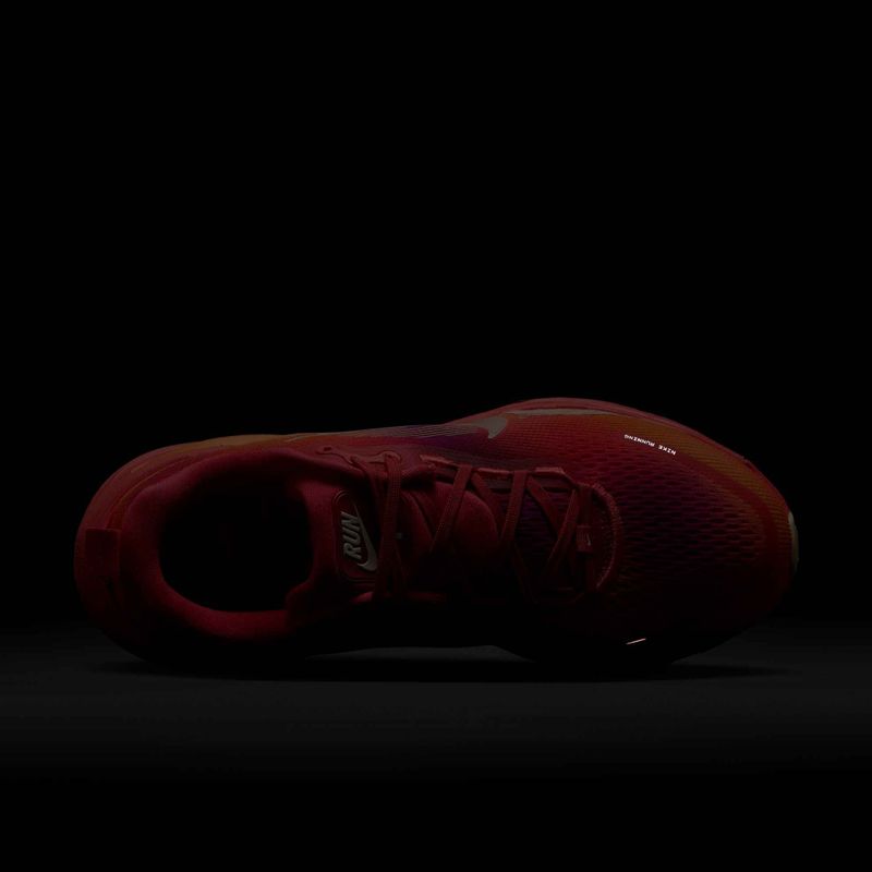 Nike Vomero 18 SE női futócipő Ember Glow/Sweet Beet/Marrakesh/Washed Coral 9