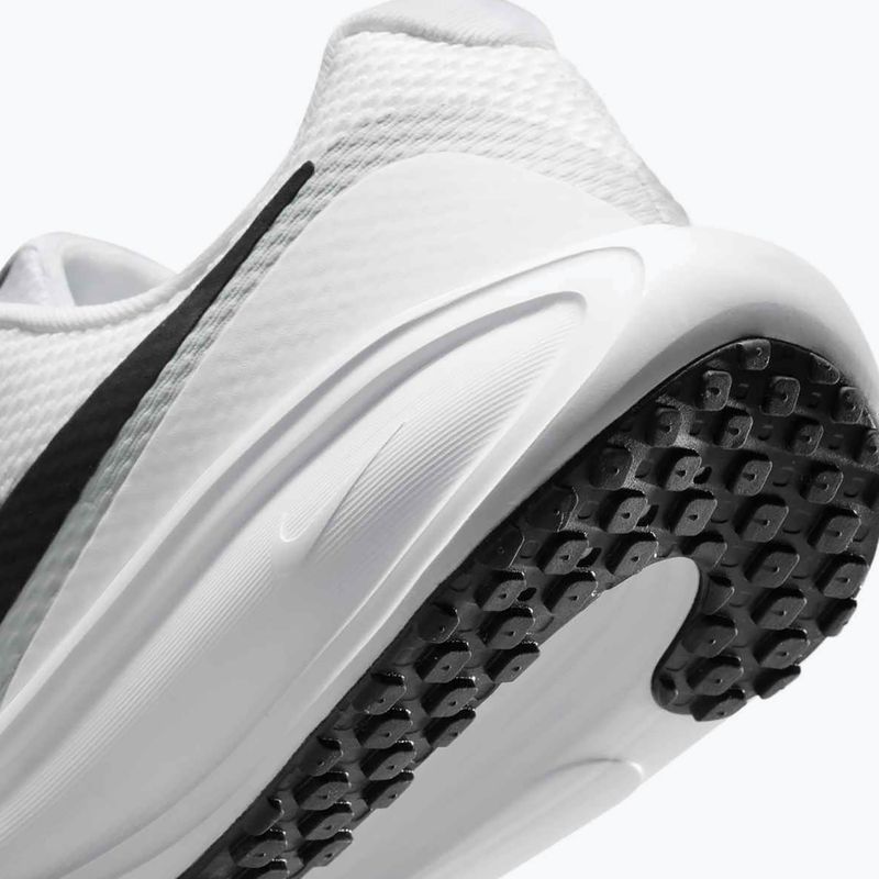 Női futócipő Nike Revolution 8 Extra Wide white/pure platinum/black 16
