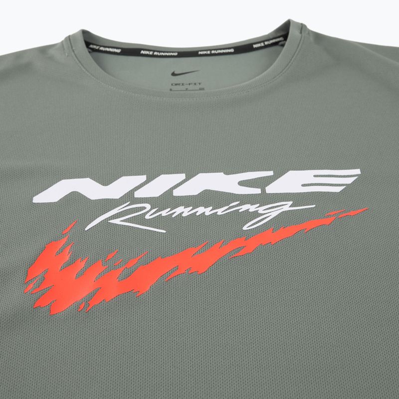 Férfi Nike Miler Dri-Fit UV smoke szürke futópóló 8