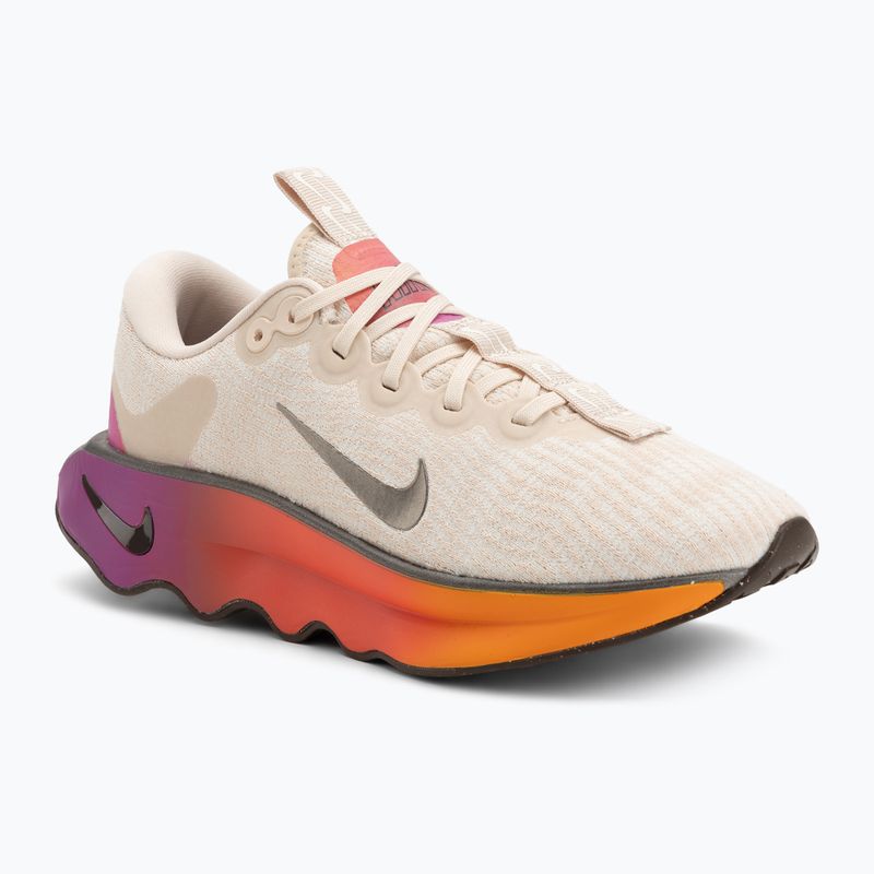 Nike Motiva SE női edzőcipő pearl white/pale ivory/vivid purple/metallic gold grain