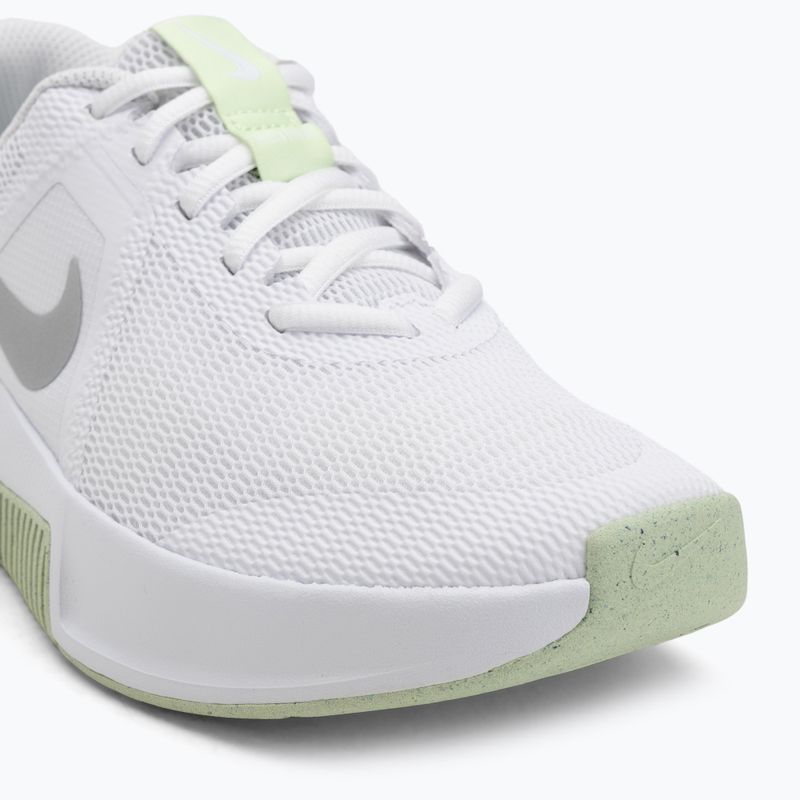 Női edzőcipő Nike MC Trainer 3 fehér/metál ezüst/barely volt 7