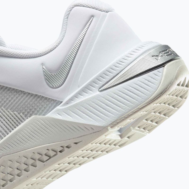 Női súlyemelő cipők Nike Metcon 10 white/platinum tint/metallic silver 17