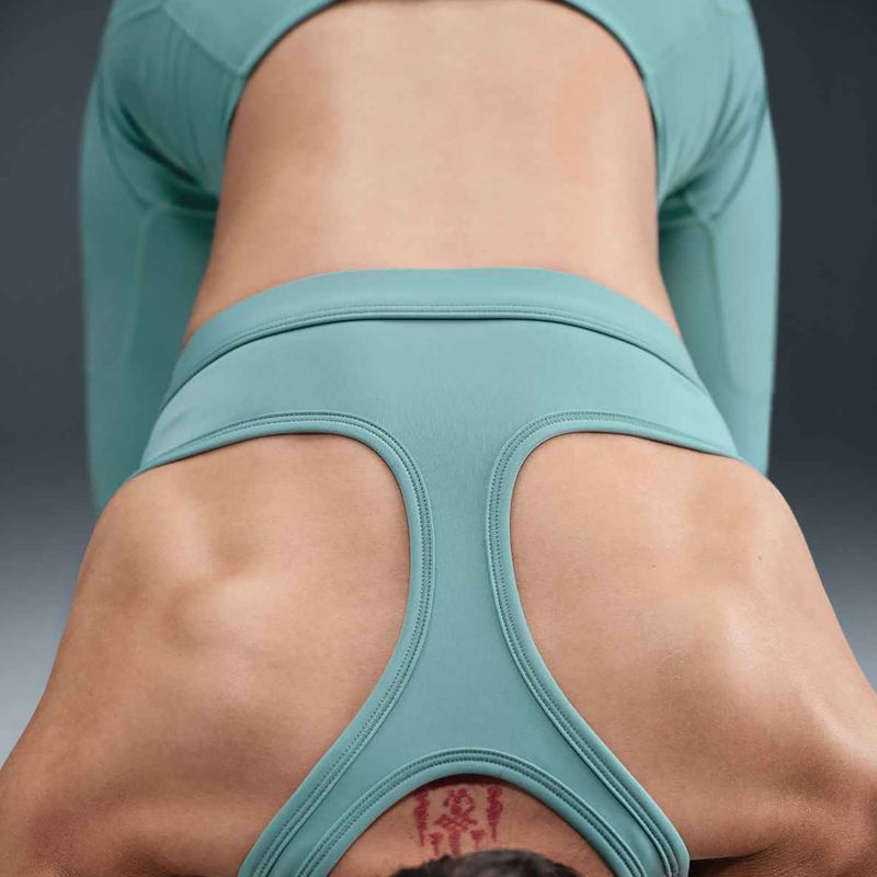 Nike Swoosh Light Support edzőmelltartó ágyú/fehér 11